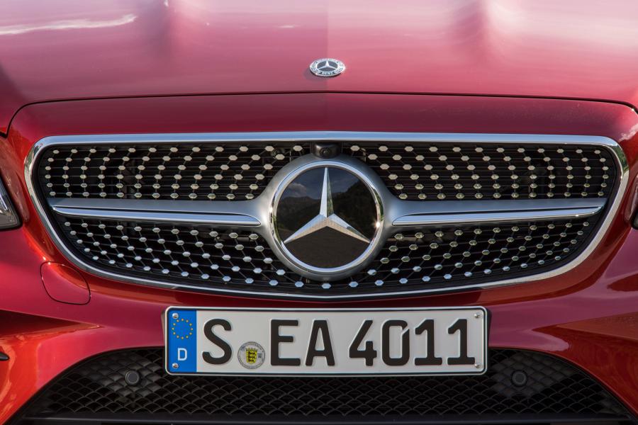 Логотип Mercedes-Benz E300 AMG Line Cabriolet 2017 года  (WW) (фото 21 из 32)